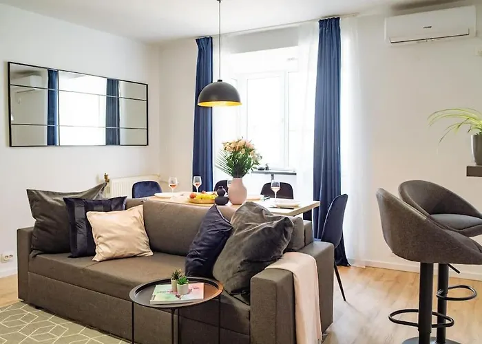 Angel - Old Town Centre I Cheap Carpark Nearby I Balcony