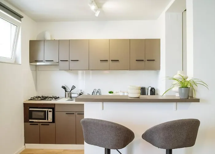 Angel - Old Town Centre I Cheap Carpark Nearby I Balcony Bucureşti