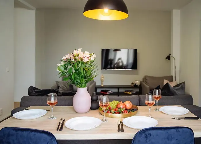 Angel - Old Town Centre I Cheap Carpark Nearby I Balcony Bucureşti