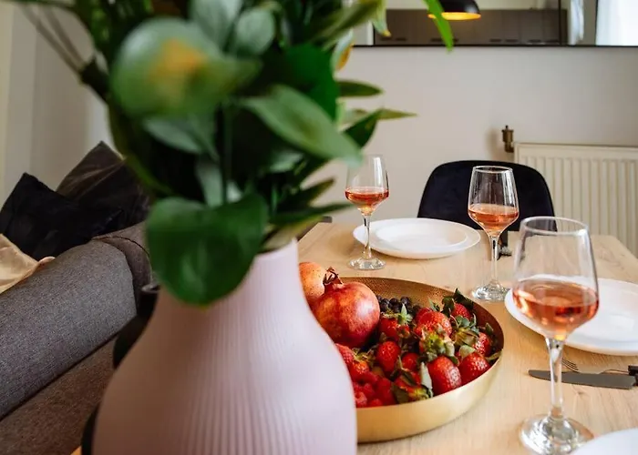 Angel - Old Town Centre I Cheap Carpark Nearby I Balcony Apartament Bucureşti