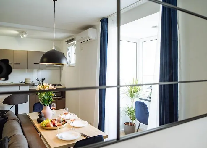 Angel - Old Town Centre Bucureşti