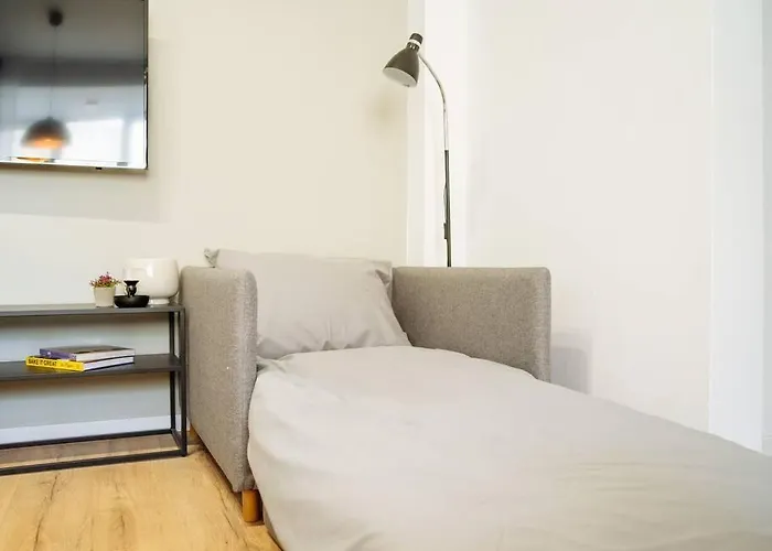 Angel - Old Town Centre I Cheap Carpark Nearby I Balcony Apartament *