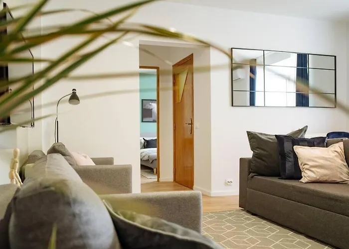 Angel - Old Town Centre I Cheap Carpark Nearby I Balcony Bucureşti