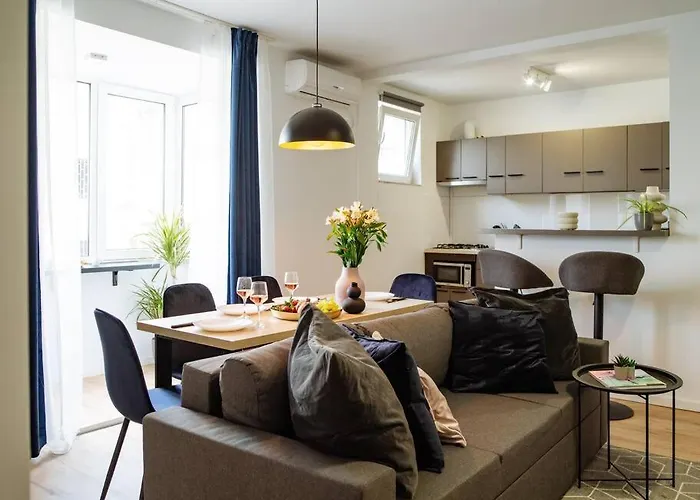 Angel - Old Town Centre I Cheap Carpark Nearby I Balcony *