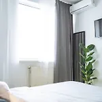 Angel - Old Town Centre I Cheap Carpark Nearby I Balcony * Bukarest