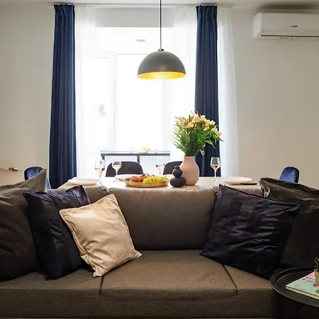 Appartamento Angel - Old Town Centre I Cheap Carpark Nearby I Balcony Bucarest