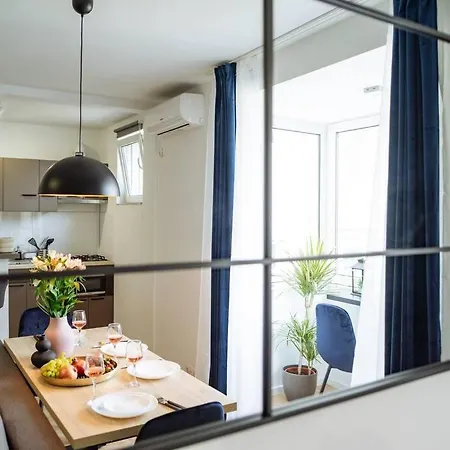 Angel - Old Town Centre 布加勒斯特