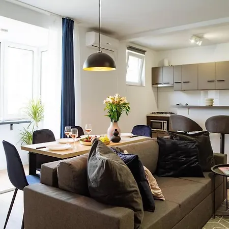 Angel - Old Town Centre *